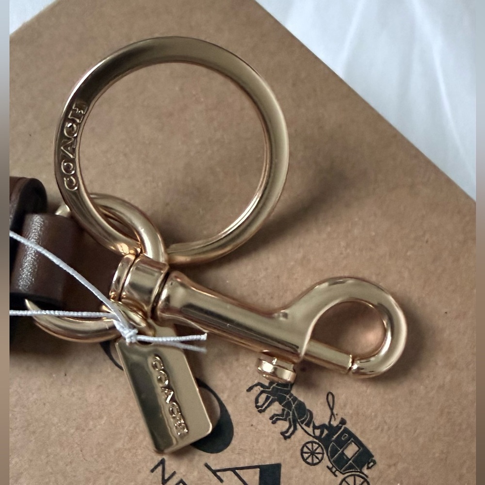 NWT COACH Signature Leather TurnLock Key Holder - Picture 2 of 6